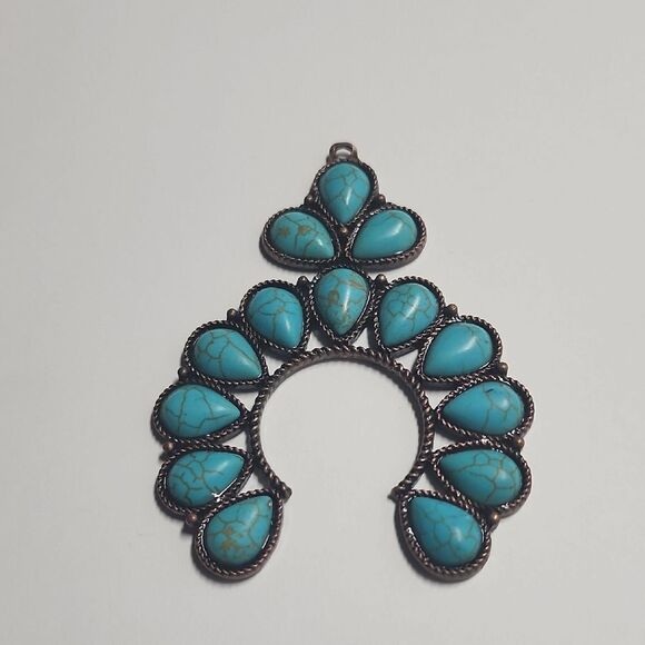 Turquoise Color Pendant - Picture 1 of 3